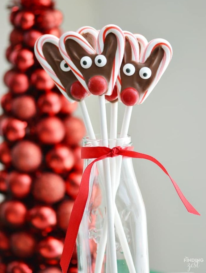 rudolphe le renne au nez rouge avec des batons menthe poivrée chocolat nez bonbon rouge des yeux de sucre faire des chocolats maison