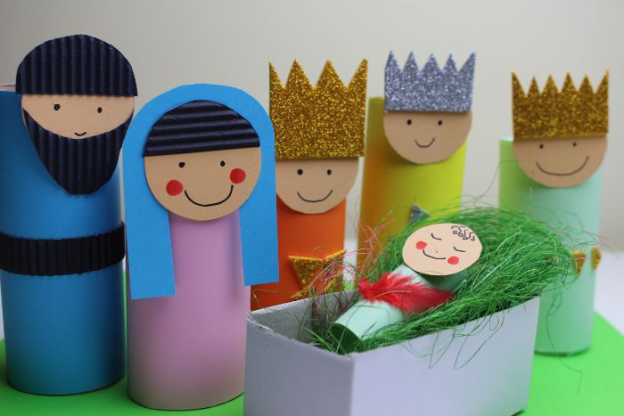 scene de noel avec les rois mages naissances jesus idée activité manuelle facile en papier toilette pour les petits