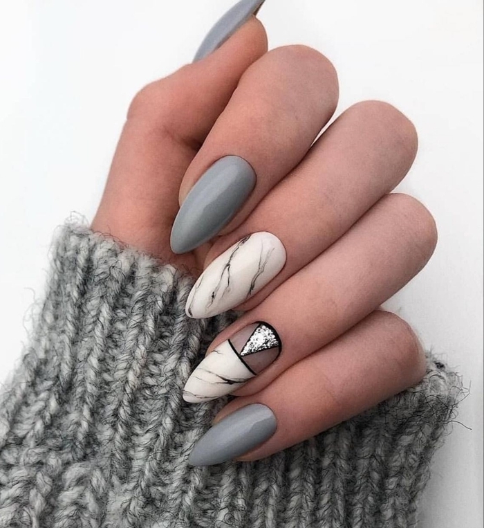 tendance ongles en gel effet marbre blanc et noir motifs géométrique couleur de base gruse glitter argent nail art hiver