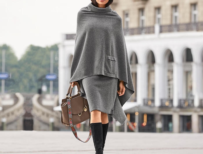 une tenue hiver femme code business poncho gris combinee avec une jupe de la meme couleur