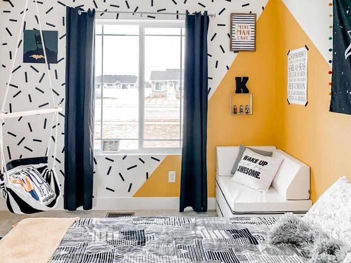 chambre efnant banquette fenêtre peinture à effet comment décorer sa chambre mur jaune moutarde triangulaire