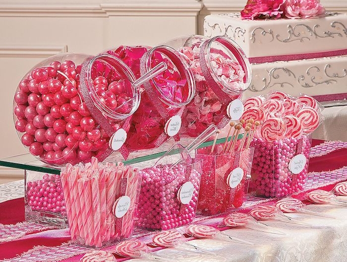 comment organiser un candy bar avec des pots en verre et des sucettes en rose