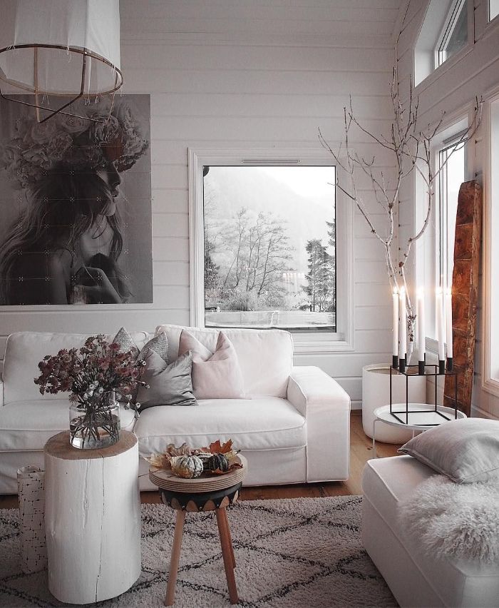 deco salon hiver espace cocooning en blanc avec mobilier tout blanc table tronc blanchi murs blancs accesnts boisés