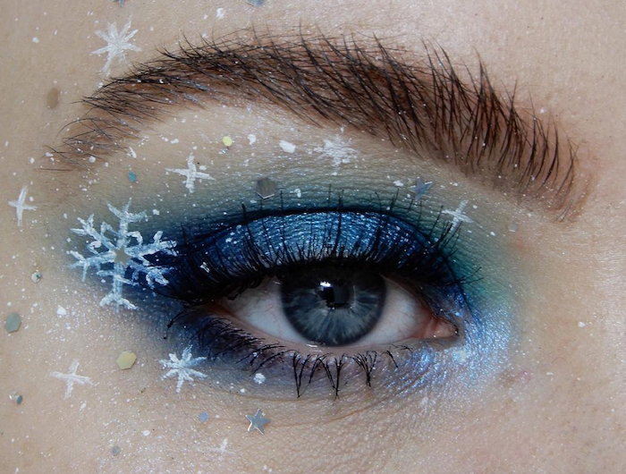 maquillage nouvel an avec des flocons de neige dessinnees maquillage pour des yeux bleus