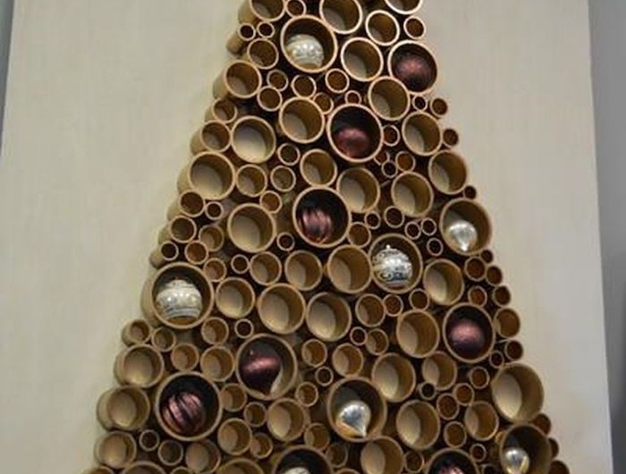 que faire avec avec des rouleaux de papier colles au mur avec des boules de noel