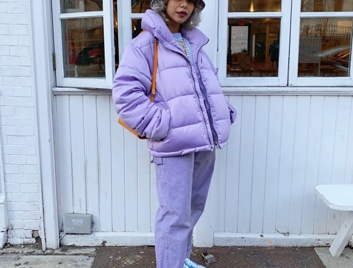 veste violet lavande couleurs pastel mode femme chaussure streetwear hiver baskets blanc et bleu