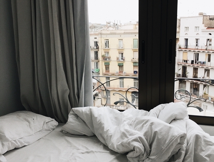 vue fenêtre toit parisien changement de matelas conseils signes indicateur mauvauis état sommeil