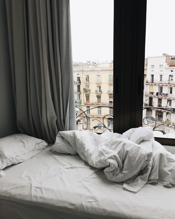 vue fenêtre toit parisien changement de matelas conseils signes indicateur mauvauis état sommeil