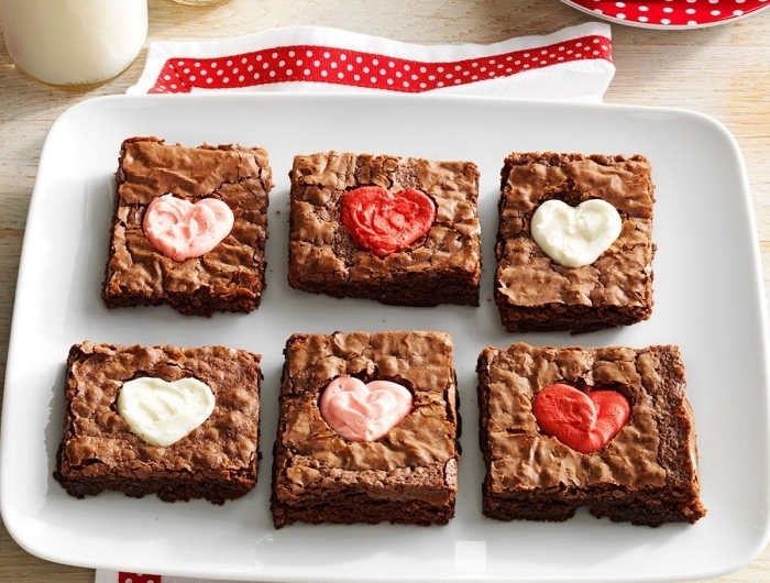 brownies facile recette saint valentin rapide bocal verre serviette blanc et rouge dots chocolat blanc fondu