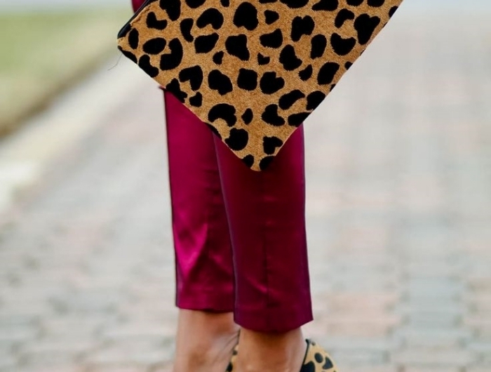 chaussures talons motifs animaliers tenue classe femme pochette léopard pantalon rouge