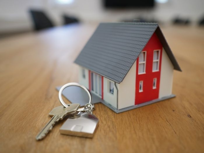 cles pour votre nouvelle maison porte cle original avec une petite maison