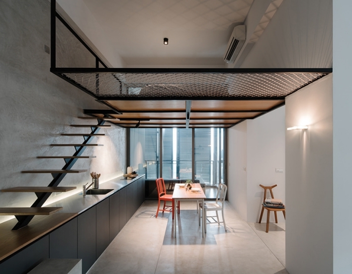 construction mezzanine metal structure escalier aménagement de cuisine en longueur style industriel