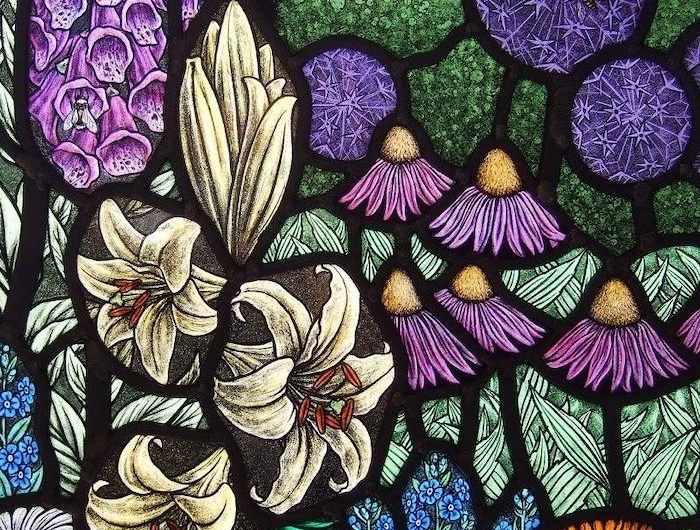 décoration sur verre avec des formes complexes florales un vitrail dans eglise