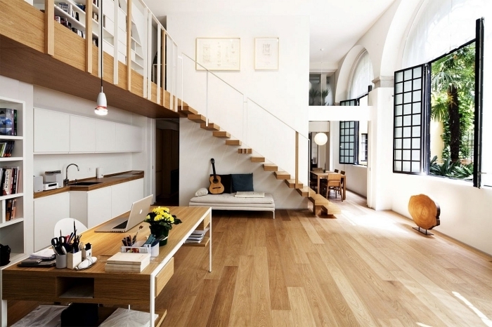 mezzanine maison escalier moderne bois banquette sous mezzanine bureau domicile cuisine en longueur