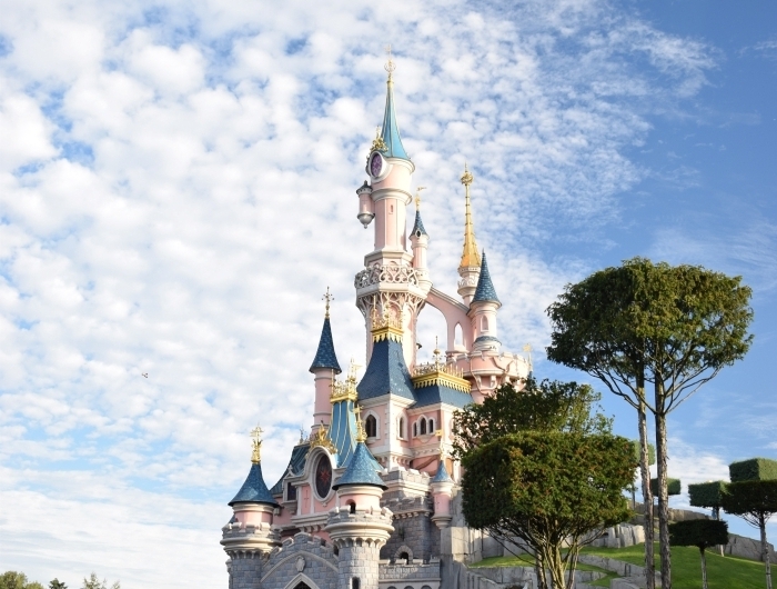 que visiter autour de paris parc disneyland voyage en voiture famille séjour parking prix