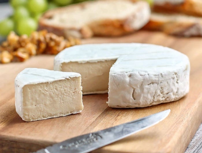 un fromage vegane a la base des cajous pour un plateau de charcuterie vegetarien