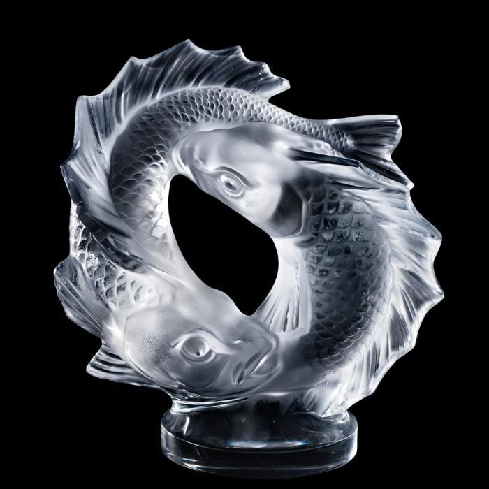 une sculpture en crtistal sous la forme de poissons par rené lalique