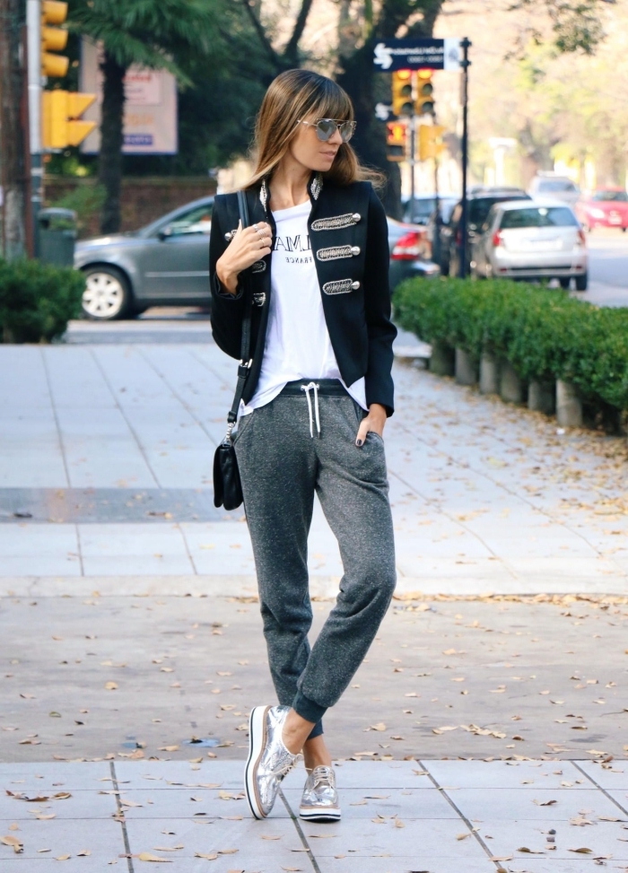 blouse blanche blazer noir baskets métallisée argent pantalon jogging femme gris foncé