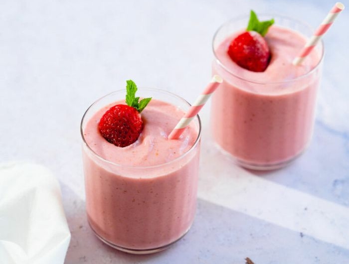 comment faire un smoothie maison à la fraise et banane avec du lait que faire avec des fraises congelées