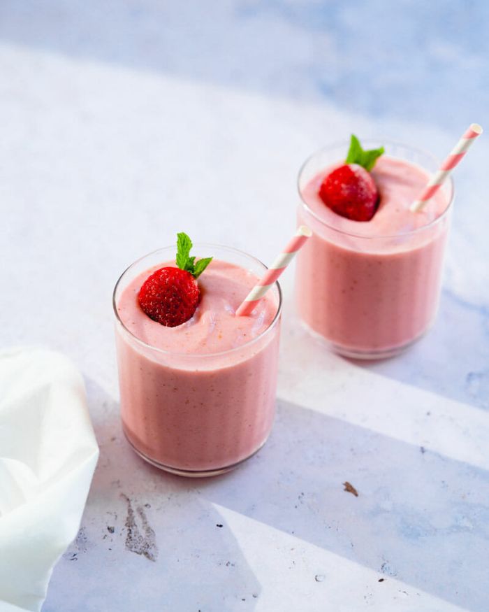 comment faire un smoothie maison à la fraise et banane avec du lait que faire avec des fraises congelées