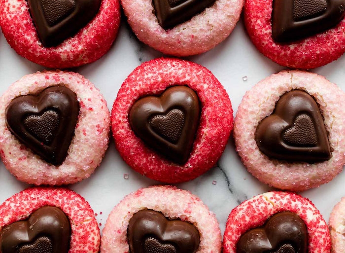 des patisserie pour la fete de saint valentin biscuits au mousse et bonbons du chocolat