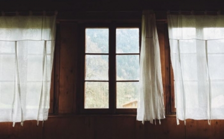 fenetre dans la maison de vos reves belle vue vers la montagne construction en bois.jfif