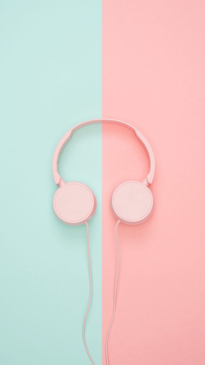 fond d écran musique en rose et bleu pastel avec des écouteurs image en couleurs pastel