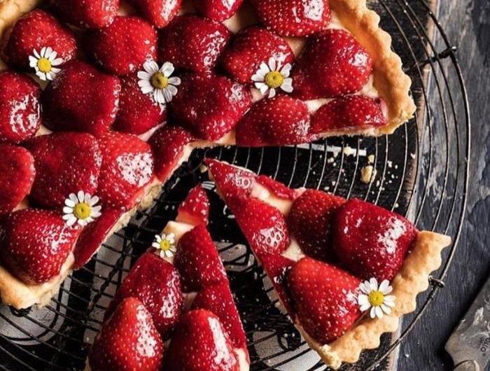 gateau avec des fraises tarte aux fuits fraises avec de la pâte à tarte maison facile a faire