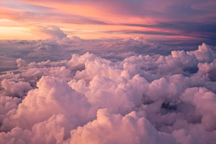 image coel et nuages vue d en=haut fond d écran rose pastel de reve