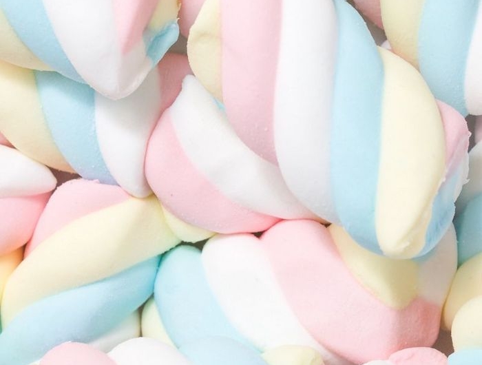 image nourriture marshmallow couleur blanche rose bleu et jaune pastel exemple image couleur pastel appétissante