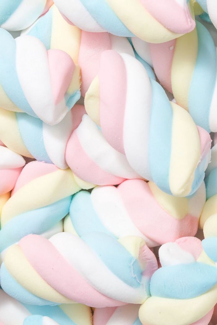 image nourriture marshmallow couleur blanche rose bleu et jaune pastel exemple image couleur pastel appétissante