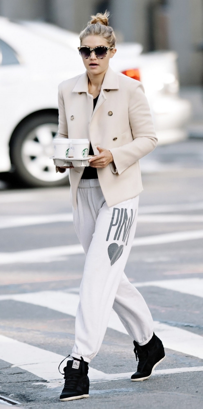 jogging blanc femme gigi hadid mode célébrité blouse noire blazer beige lunettes soleil monture léopard