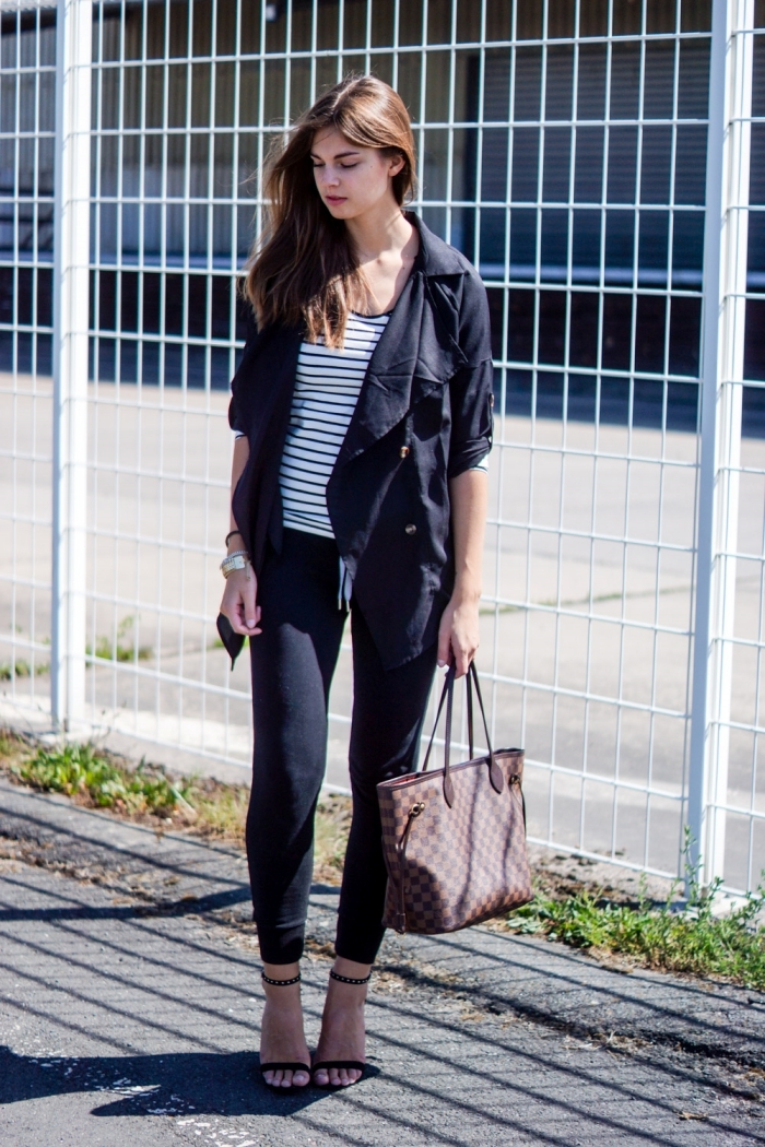jogging nike noir femme pantalon sport noir blouse rayures blanc et noir sac à main luxe