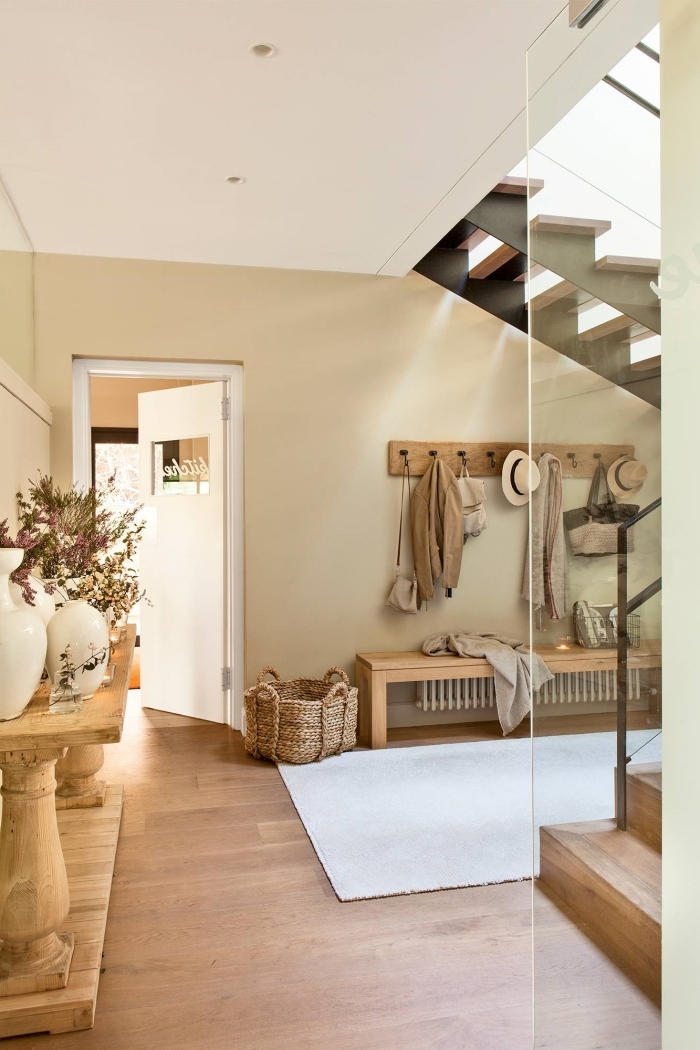peinture beige panier tressé banquette bois meubles couloir escalier moderne couleur tendance 2021 peinture