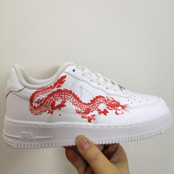 peinture rouge pour cuir dessin dragon sur chaussures blanches air force 1 personnalisé diy