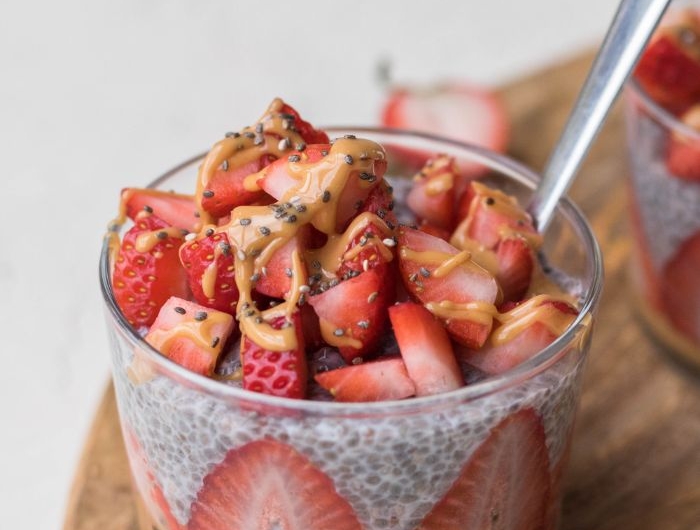 pudding chia fraises t beurre de cacahuete idee de petit dejeuner desset aux fraises simple et delicieux