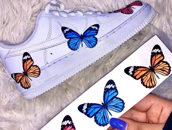 technique décoration chaussures blanches air force one customiser stickers autocollant papillons