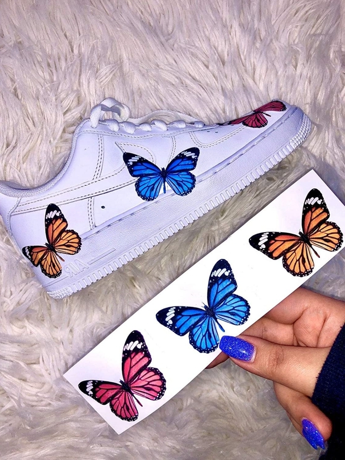 technique décoration chaussures blanches air force one customiser stickers autocollant papillons