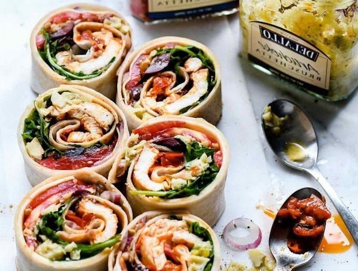 un exempe de wrap coupé en moulin a vente recette avec torilla et sauce wrap