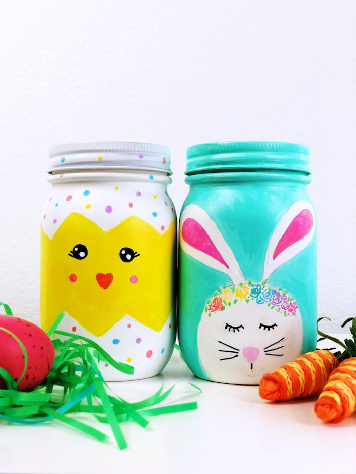 activité manuelle paques pots en verre recyclés et repeints à motif lapin ou poussin de paques