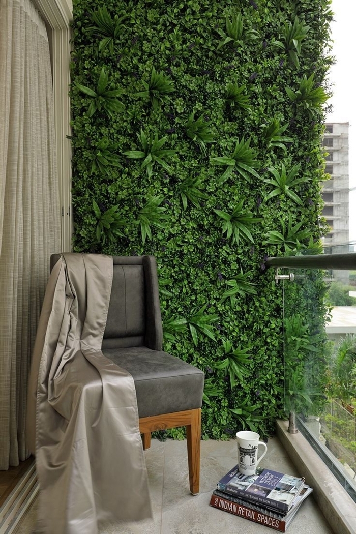 aménagement extérieur appartement déco petit balcon moderne et zen mur végétal extérieur sur grillage