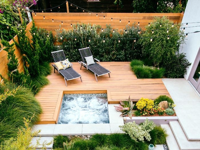 bassin de jardinplantes vertes bordure jardin amenagement terrasse exterieur guirlande ampoules galets decoratifs