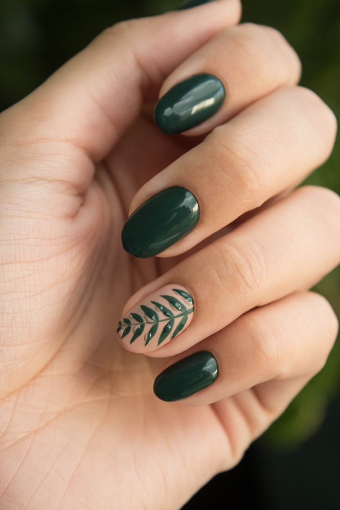 couleur ongles en gel printemps vernis nuance vert foncé dessin sur un ongle motif feuille verte