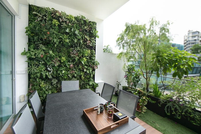 design extérieur tendance décoration balcon avec plantes vertes idée mur vegetal exterieur terrasse
