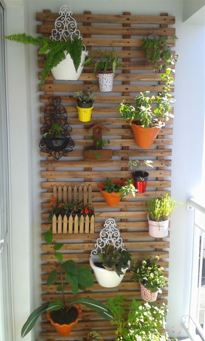 diy mur vegetal exterieur palette facile accrocher des plantes pots tailles fleurs herbes déco petit espace balcon