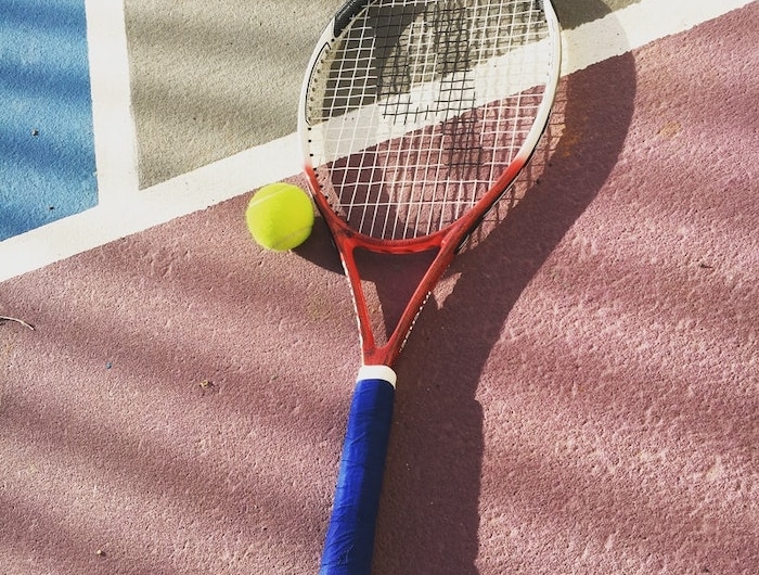 raquette de tenis balle de tenis jaune vert