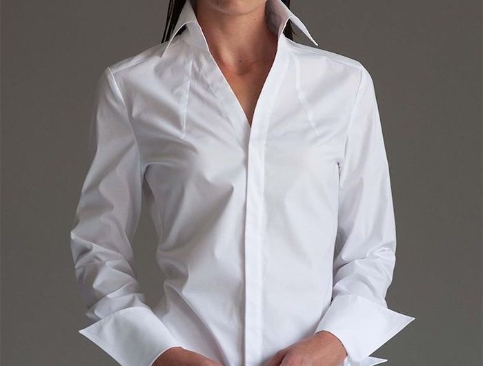 une idée de look minimaliste avec un chemisier blanc et pantalon en cuir tenue stylée femme