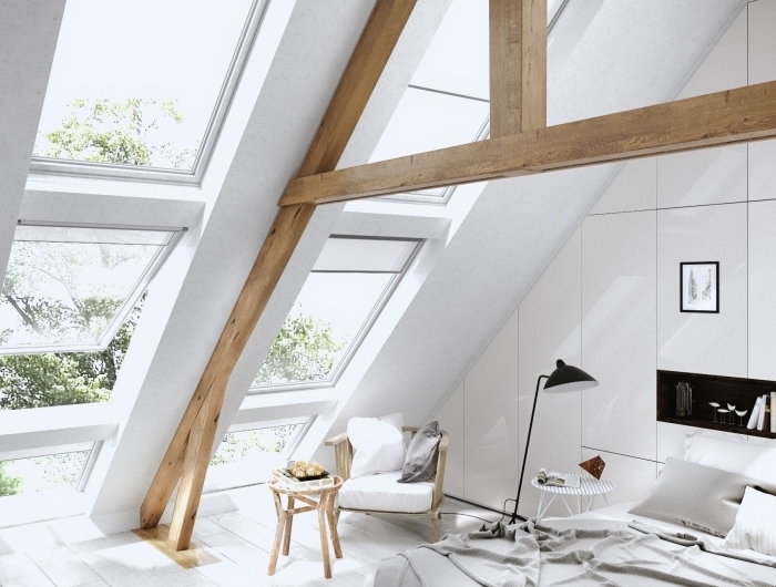 aménagement combles idées design modern plafond haut fenetre de toit poutres apparentes de bois