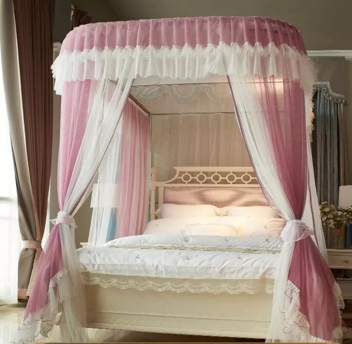 comment décorer chambre a coucher princesse lit a baldaquin rideaux transparents voilage rose