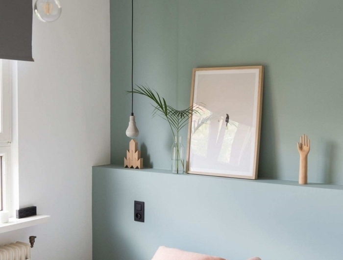 couleur vert pastel peinture tendance déco petite chambre a coucher peindre 2 murs opposés en blanc et vert